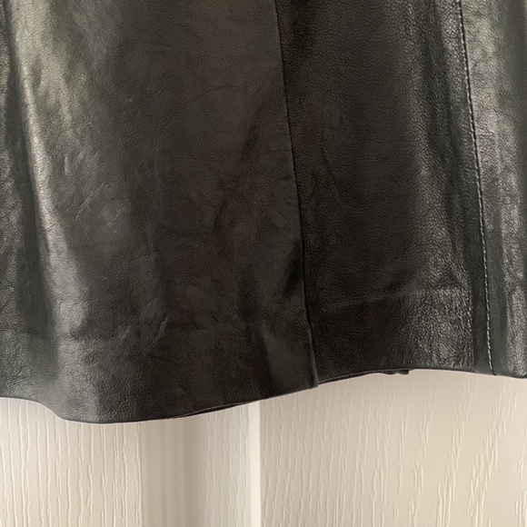 EUC Vince black calfskin leather mini skirt - Picture 4 of 8